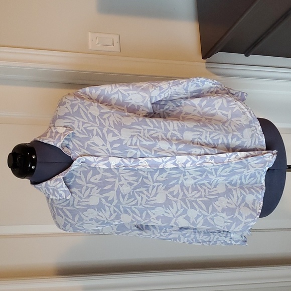 Light button down blouse - Picture 4 of 8